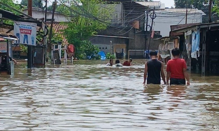 Sungai Cirarab Meluap