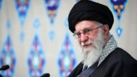 69a35d38a1733 Ayatollah Ali Khamenei telah memegang otoritas tertinggi di Republik Islam Iran sejak tahun 1989 hingga kematiannya.