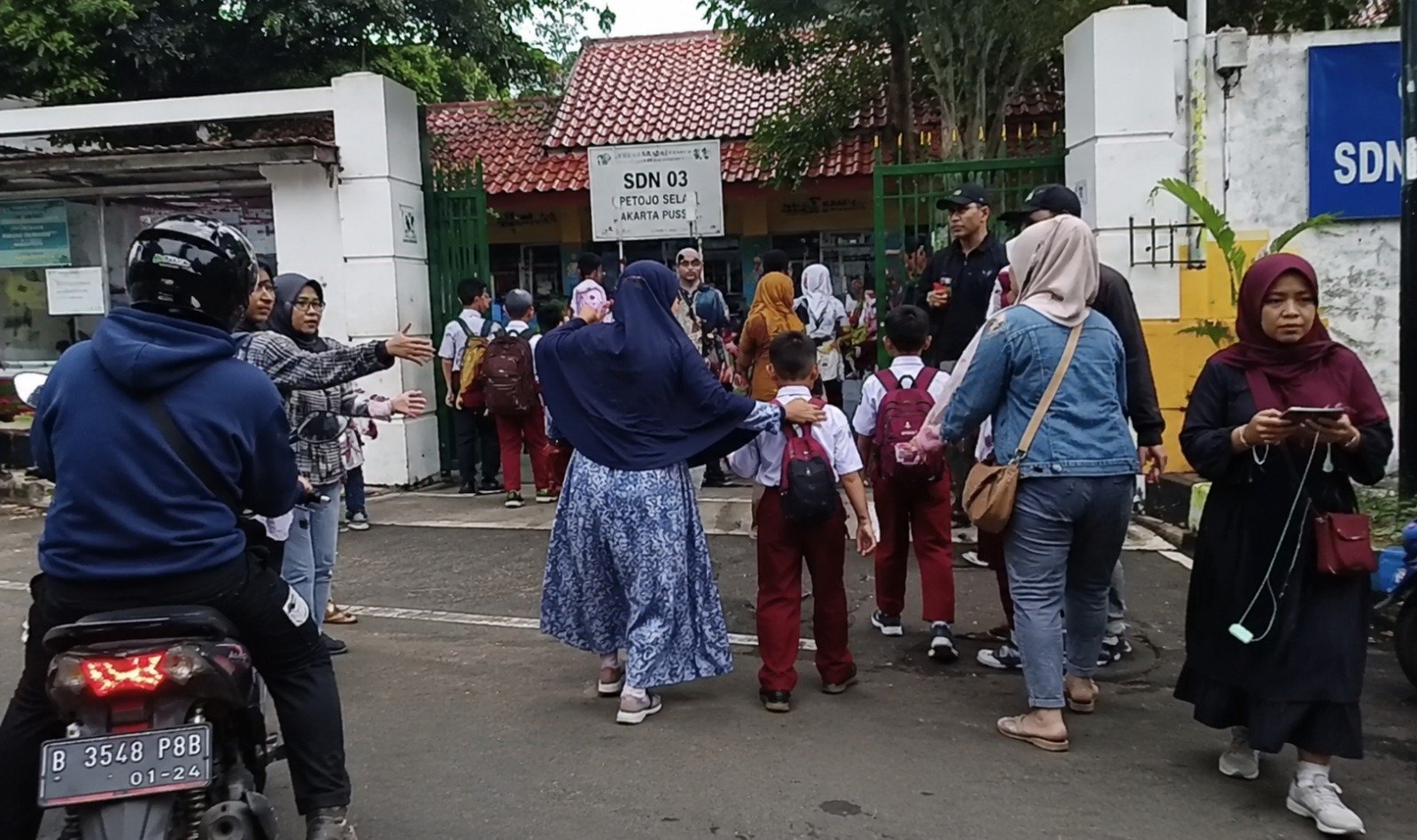 jemput anak sekolah