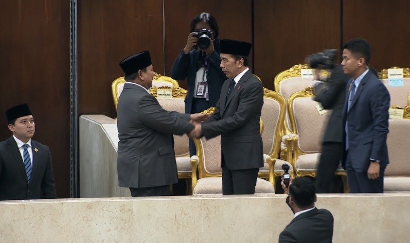 salaman prabowo salami jokowi