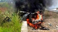 mobil terbakar